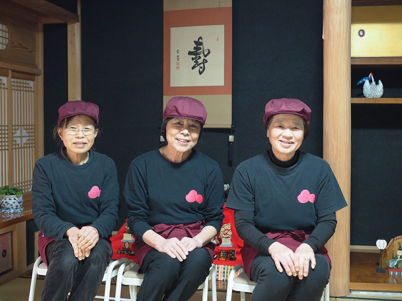 城南地区 農家レストランあかじゃが舎 代表 小林 和子さん(写真中央)